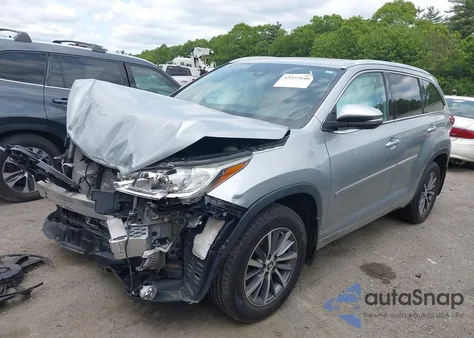2018 Toyota Highlander Xle z USA, uszkodzony, nr VIN 5TDJZRFH1JS555419